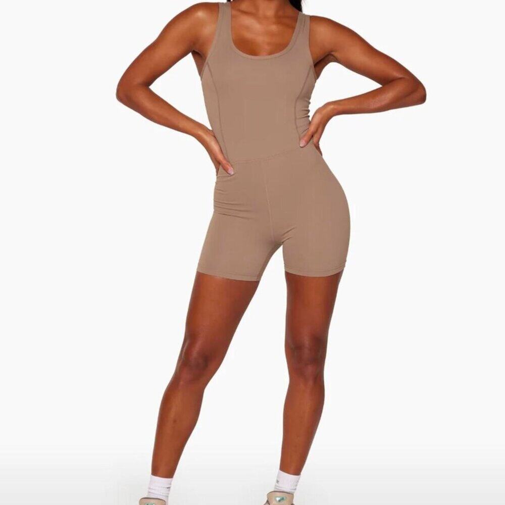 Set Active Sportbody Shortysuit Romper in Dune